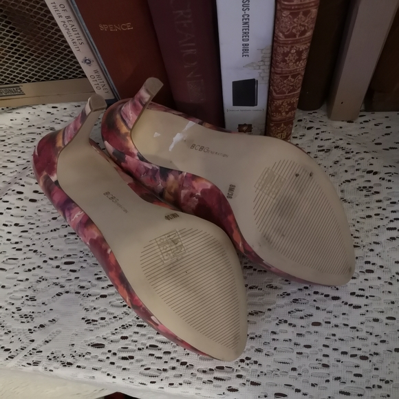 BCBG Flower Print Heels - Picture 6 of 8